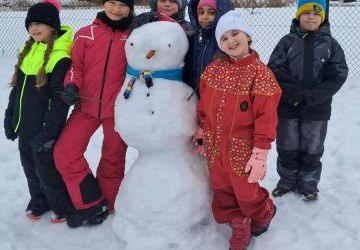 Zabawy na śniegu ❄️ uczniów klasy III💪😄