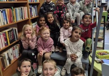 Wizyta przedszkolaków w Gminnej Bibliotece Publicznejw Ochotnicy Dolnej 📮